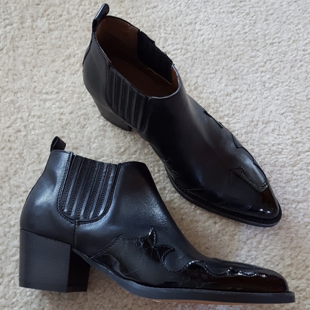 NWOT Christian Di Riccio Black Cowboy Bootie